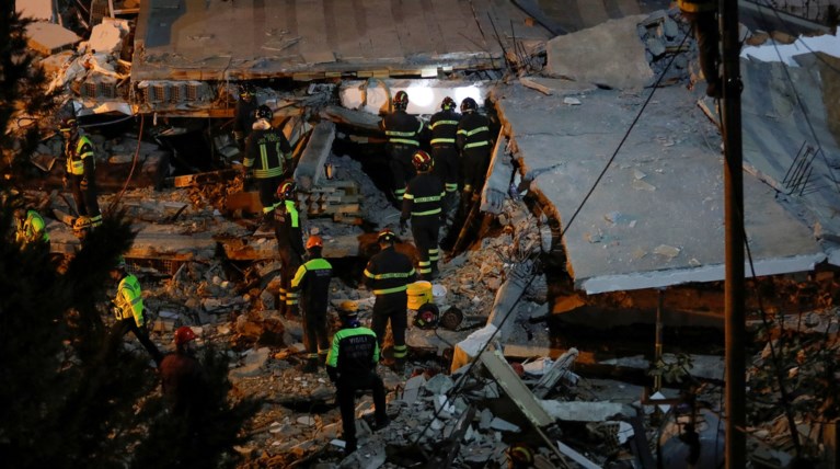 Αλβανία: Τραγικές ιστορίες στα ερείπια του φονικού σεισμού