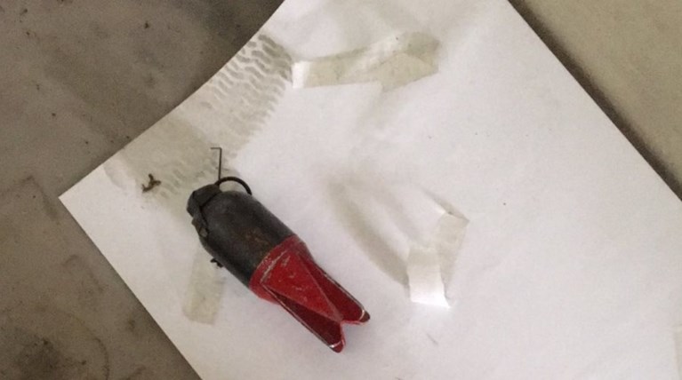 Εντοπίστηκε οπλοβομβίδα σε σπίτι στα Εξάρχεια