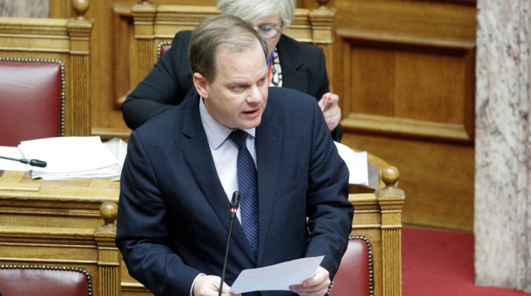 Καραμανλής: "Εμείς Καλογρίτσες της Δεξιάς δεν θα δεχθούμε"