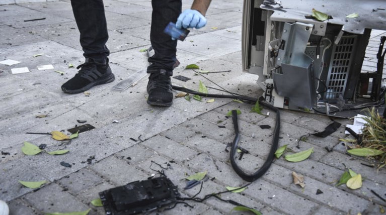 Βριλήσσια: Μπούκαραν σε τράπεζα με ΙΧ - ανατίναξαν τα ΑΤΜ