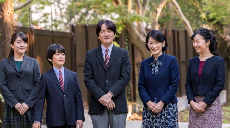 Η εντελώς «κόντρα» βασιλική οικογένεια της Ιαπωνίας: Εκτός χλιδής & μόδας