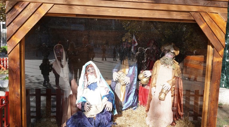 Μυστήριο με το Θείο βρέφος στη Φάτνη της Λάρισας