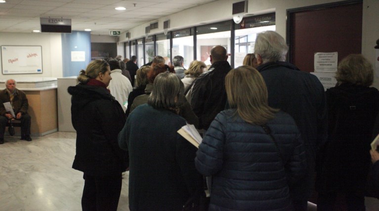 Ποιοι θα δουν αυξήσεις στους μισθούς τους από 1/1/2020 [αναλυτικοί πίνακες]