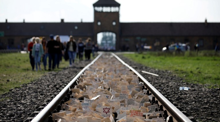 Συμβολική επίσκεψη: Μέρκελ, η πρώτη καγκελάριος που πάει στο Άουσβιτς