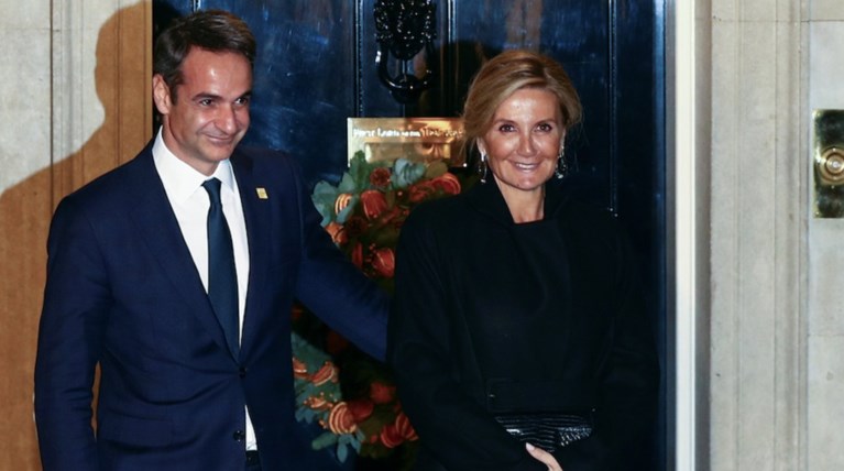 Κυριάκος και Μαρέβα Μητσοτάκη στο Μπάκιγχαμ και τη Ντάουνιγκ στριτ [φωτό]