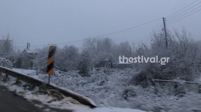 Στα «λευκά»... ξύπνησε και η Θεσσαλονίκη [εικόνες & βίντεο]