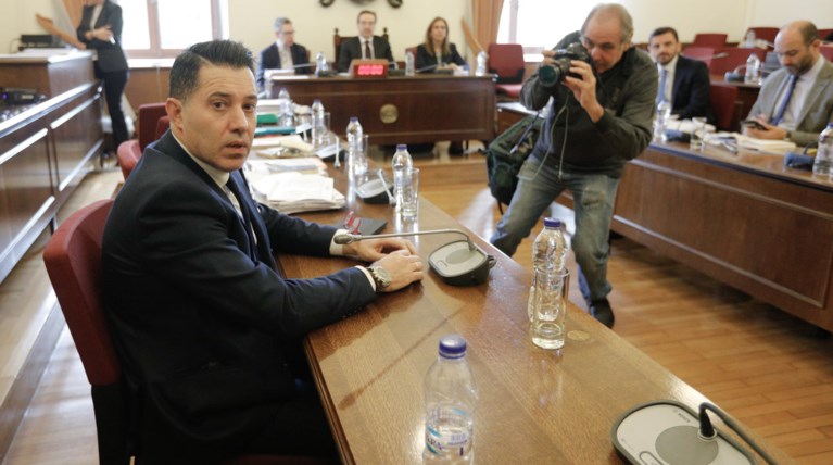 Ο Μανιαδάκης κατονόμασε τους μάρτυρες με την «κουκούλα»