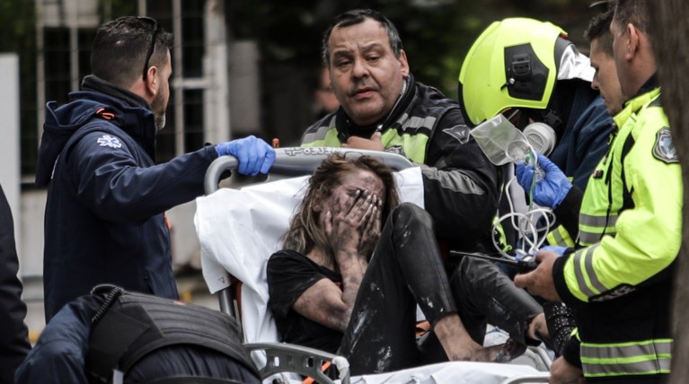 Φωτιά στη Συγγρού: Διασωληνώθηκε 24χρονη, απεγκλωβίστηκαν 20