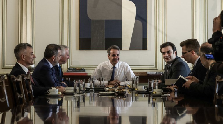 Μητσοτάκης σε εταιρείες κινητής: Μειώστε τις χρεώσεις