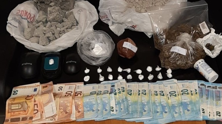 Κρήτη: Πουλούσε ναρκωτικά, τον κάλυπτε η 64χρονη μάνα του [εικόνες]