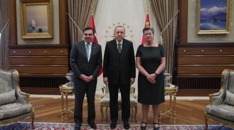 Σχοινάς-Γιόχανσον: Προσηλωμένοι στην εφαρμογή της Συμφωνίας ΕΕ-Τουρκίας