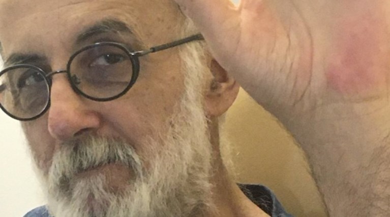 Θάνος Μικρούτσικος: Το συγκινητικό μήνυμα μέσα από το Νοσοκομείο