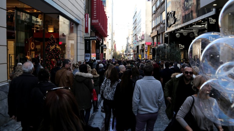 Eurostat: Σε φαγητό και αναψυκτικά το 17% των δαπανών των νοικοκυριών