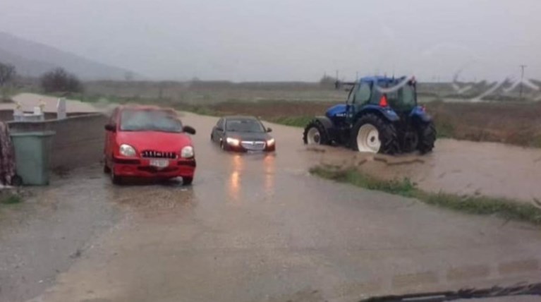 Αγιά Λάρισας: Πλημμύρισαν τα παράλια - Αποκλεισμένοι κάτοικοι