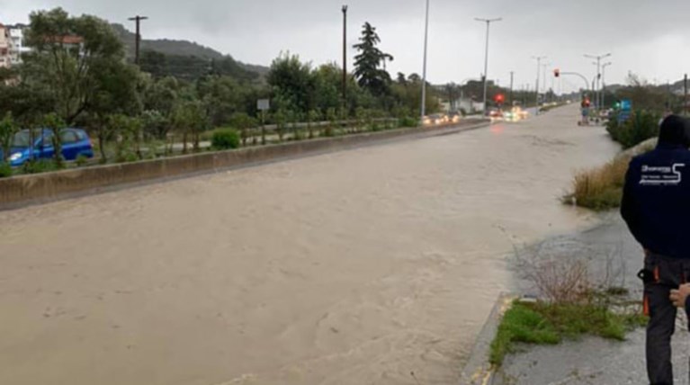 «Διδώ» και στη Ρόδο: Σφοδρές πλημμύρες και διασώσεις πολιτών