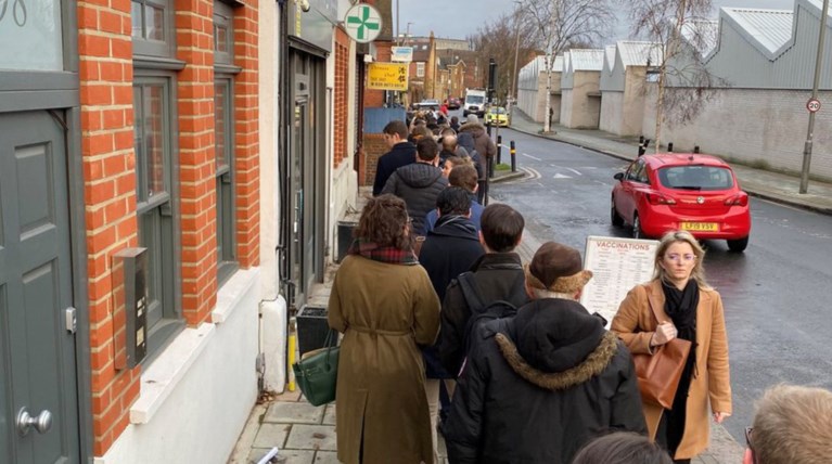 Βρετανία: Ουρές σε εκλογικά κέντρα - Ψήφισαν οι αρχηγοί