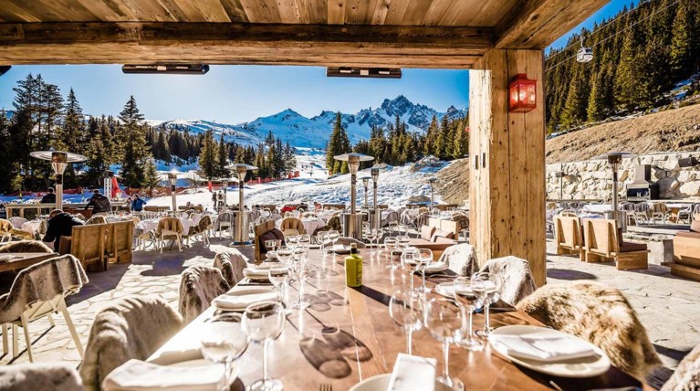 «Λουκέτο» στο χειμερινό Nammos των Άλπεων - Τζίροι που «ζαλίζουν»