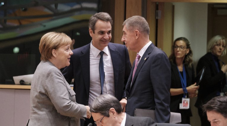 Χαμογελαστός και ευδιάθετος Μητσοτάκης στη συνεδρίαση της ΕΕ [εικόνες]