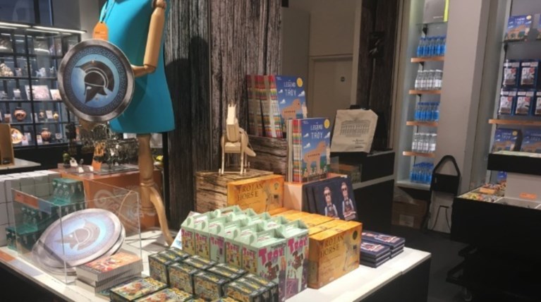 Βρετανικό μουσείo: Παιχνίδια made in Τhessaloniki στις προθήκες πωλητηρίου