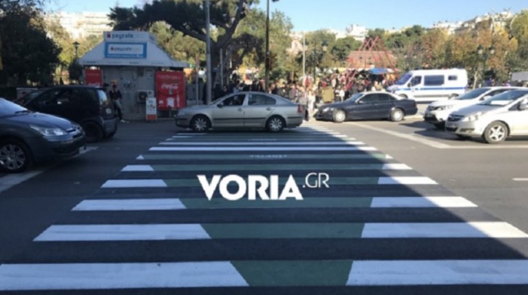 Θεσσαλονίκη: Χριστουγεννιάτικα δέντρα και στις διαβάσεις