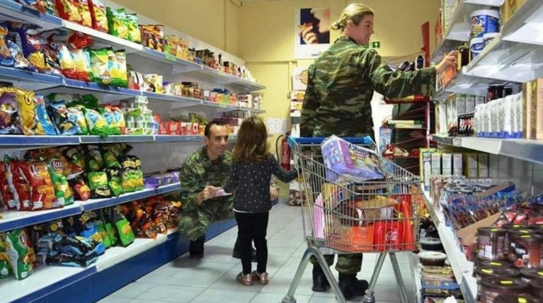 Οι πολύτεκνοι θα μπορούν να αγοράζουν από στρατιωτικά πρατήρια