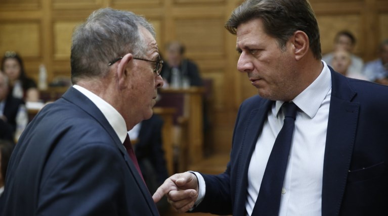 Βαριές εκφράσεις στη Βουλή μεταξύ Βαρβιτσιώτη και Μουζάλα