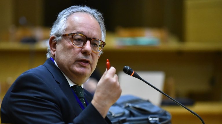 Με παραίτηση απειλεί ο Αλιβιζάτος για την αστυνομική βία