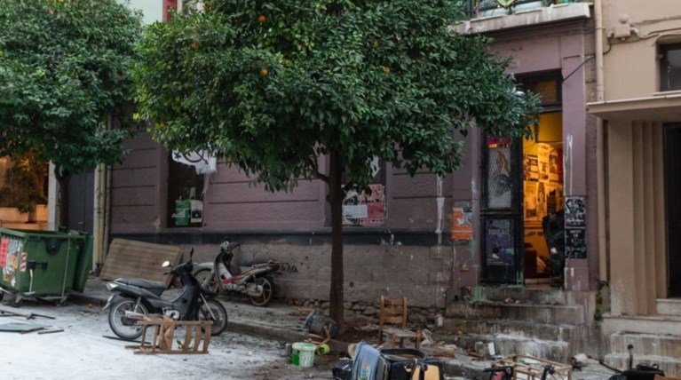 Κατάληψη Κουκάκι: Στο νοσοκομείο μεταφέρθηκαν πατέρας και γιοί