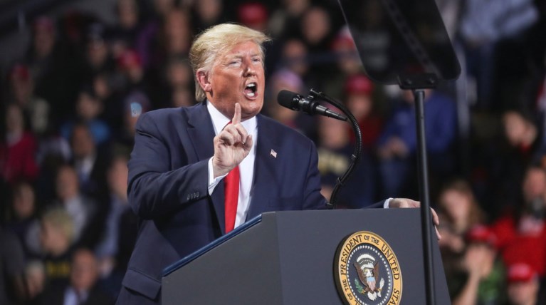 Ανάλυση: Γιατί η απόφαση για παραπομπή ευνοεί τον Τραμπ