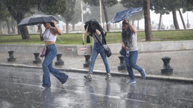 Meteo: 24ωρη κακοκαιρία με βροχές και καταιγίδες