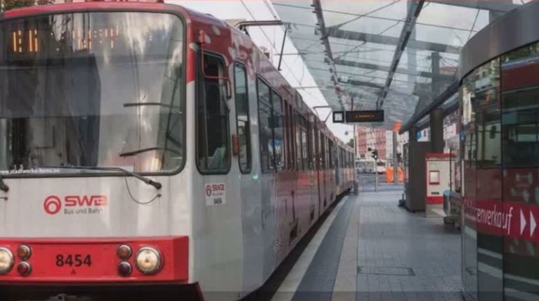 Γερμανία: Επιβάτες κατάφεραν να σταματήσουν ανεξέλεγκτο τραμ!
