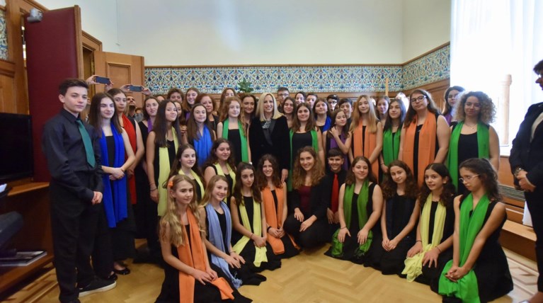 Τα κάλαντα στην Φ. Γεννηματά - Οι ευχές της προέδρου του ΚΙΝΑΛ