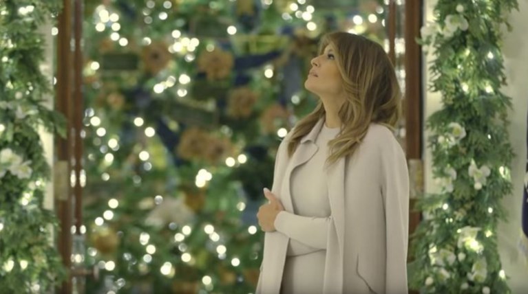 Ο τσιγκούνης Τραμπ των Χριστουγέννων -Το δώρο στη Μελάνια