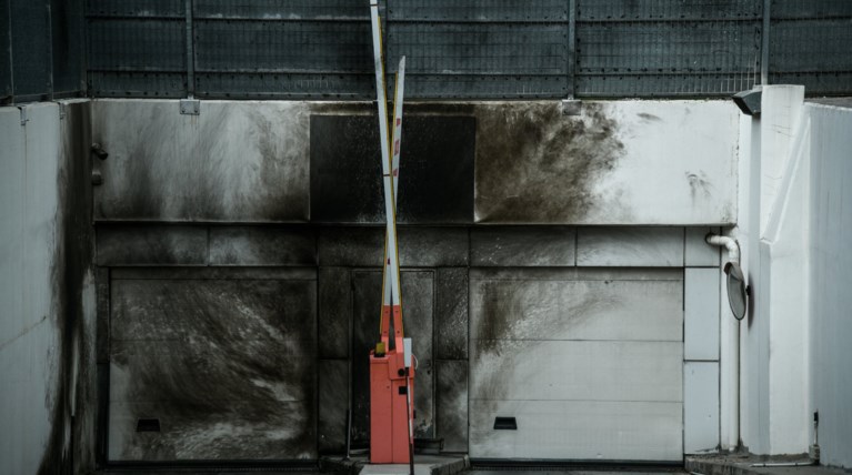 Εμπρηστική επίθεση σε γραφεία του ΣΔΟΕ στα Πετράλωνα