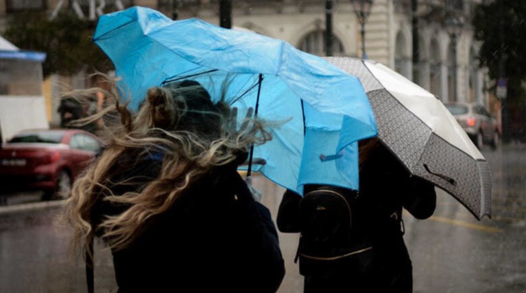 Βροχές, νεφώσεις και χαμηλές θερμοκρασίες