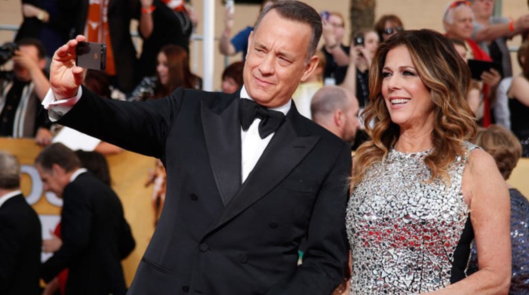 Το Twitter κάνει πάρτι για τον Τομ Χανκς που έγινε Έλληνας