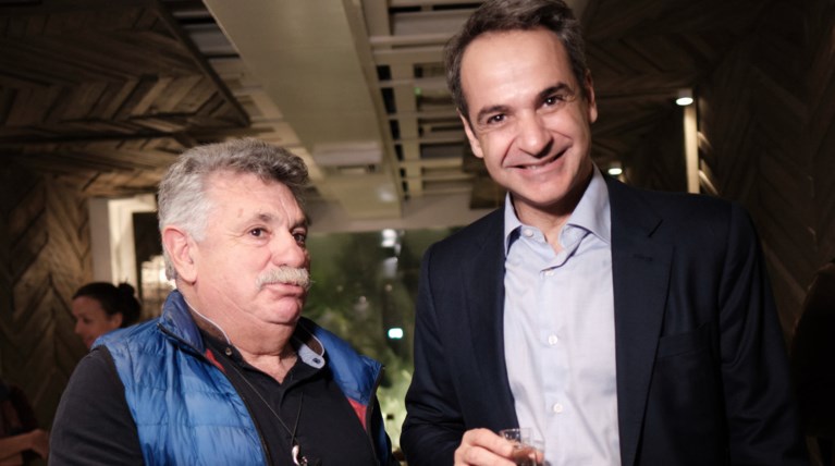 Ο Μητσοτάκης στη «Σχεδία» με τον σεφ Λαζάρου & δημοσιογράφους