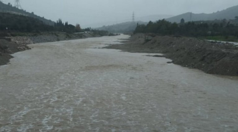 Χαλκίδα: Ανεβαίνει επικίνδυνα η στάθμη του ποταμού Λήλαντα