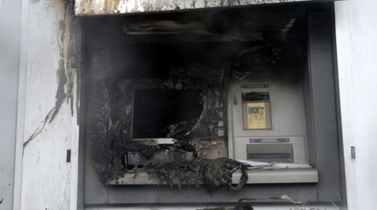 Ανατίναξαν δύο ΑΤΜ στη Θεσσαλονίκη και πήραν τα χρήματα