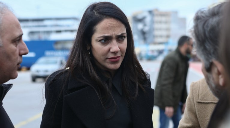 Δόμνα Μιχαηλίδου: Εορταστικό γεύμα σε αστέγους στον Πειραιά