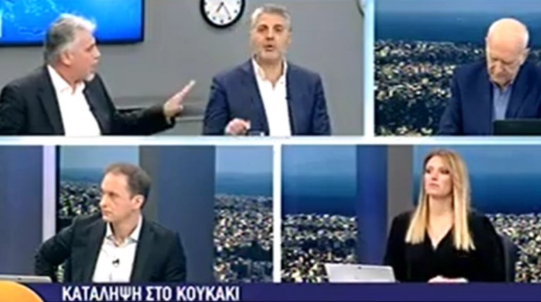 Χαμός μεταξύ δημοσιογράφων στον Παπαδάκη: «Είσαι μετακλητός στο Μαξίμου»