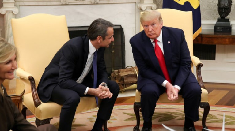 ΚΚΕ: Παρουσία - ντεκόρ του Μητσοτάκη στον Λευκό Οίκο