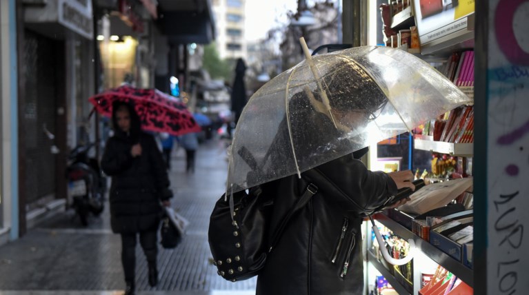 Ο καιρός την Κυριακή: Βροχές και παροδικές χιονοπτώσεις