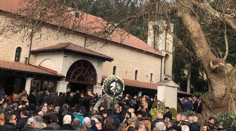 Πλήθος κόσμου για το τελευταίο αντίο στον Θόδωρο Νιτσιάκο