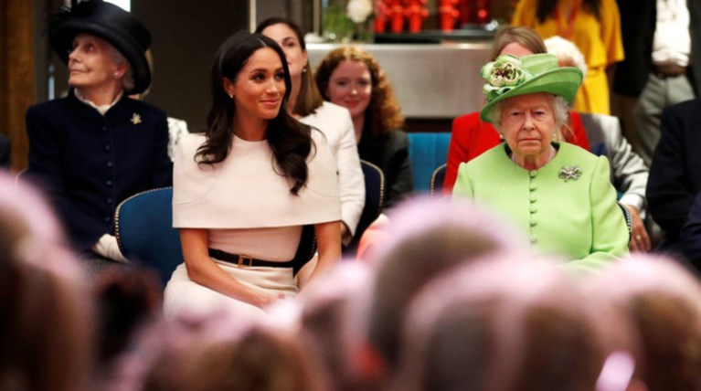 Η διπλωμάτισσα Ελισάβετ: Καθαίρεσε Χάρι-Μέγκαν χωρίς να το καταλάβει κανείς