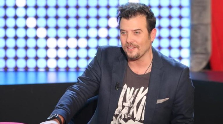 Λάμπης Λιβιεράτος: Είναι ερωτευμένος με μια καλλονή [βίντεο]
