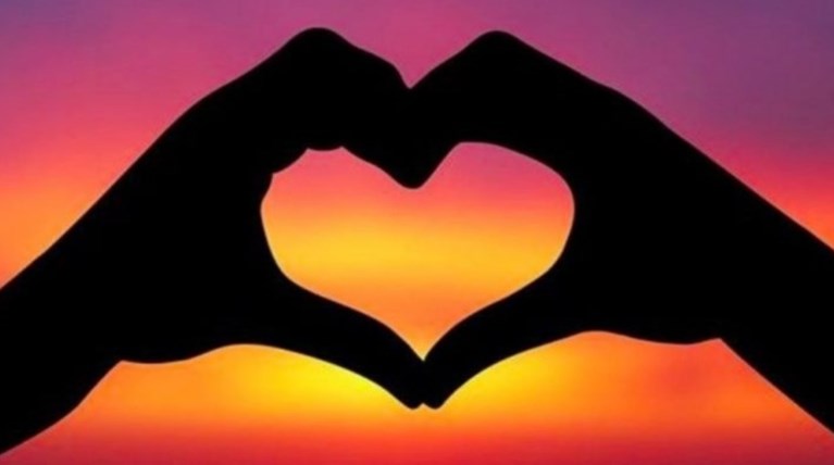 Mεγάλος έρωτας συνταράσσει τη showbiz: Είναι full in love