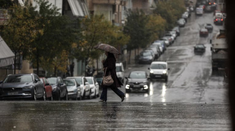 Καιρός: Ασθενείς βροχές & αίθριος καιρός με πτώση θερμοκρασίας