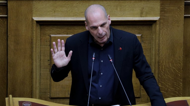 Απίστευτος Βαρουφάκης: Συνέκρινε τον Χαφτάρ με τον Κάρατζιτς