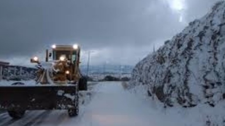 Μέχρι τα τέσσερα μέτρα φτάνει το χιόνι στο Οροπέδιο Λασιθίου